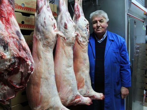 Yaşayan Kadınlar / Ayşegül Çıkıncı - Madam 