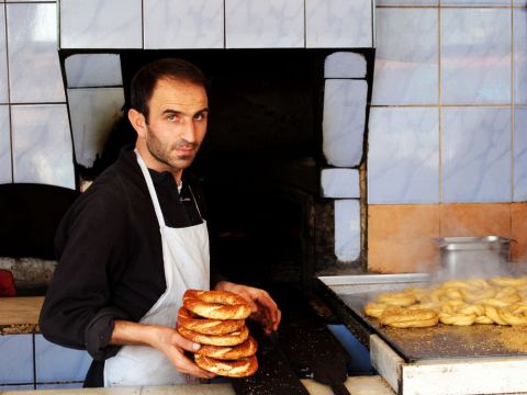 Yaşayan Kadınlar / Ayşegül Çıkıncı - Madam 