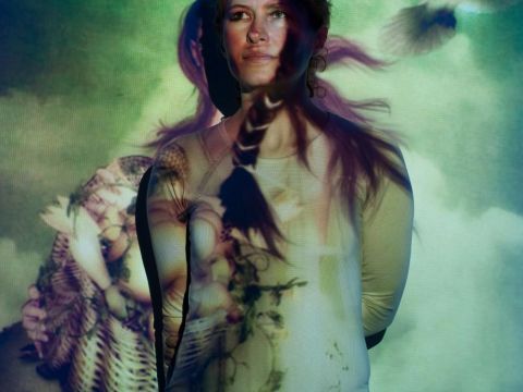 Yaşayan Kadınlar / Hülya Avdan - Self Portre 