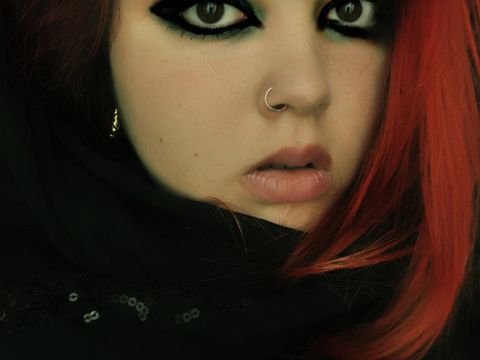 Yaşayan Kadınlar / Melis Batır - Self portre