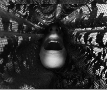 Yaşayan Kadınlar / Özlem Kanat Örneksoy - Zaman